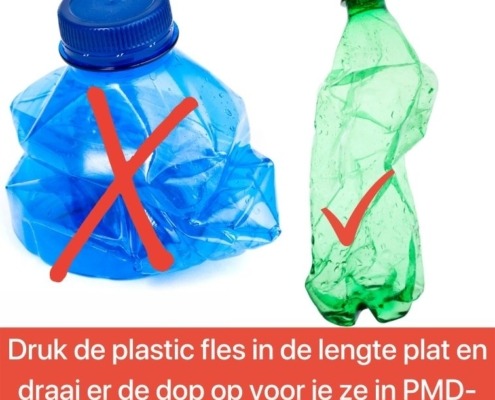 Druk de plastic fles in de lengte plat